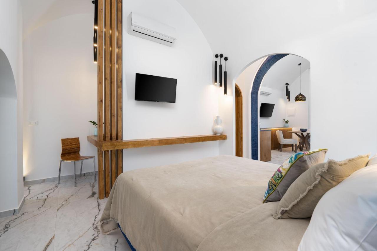 Amera Suites Fira  Bagian luar foto