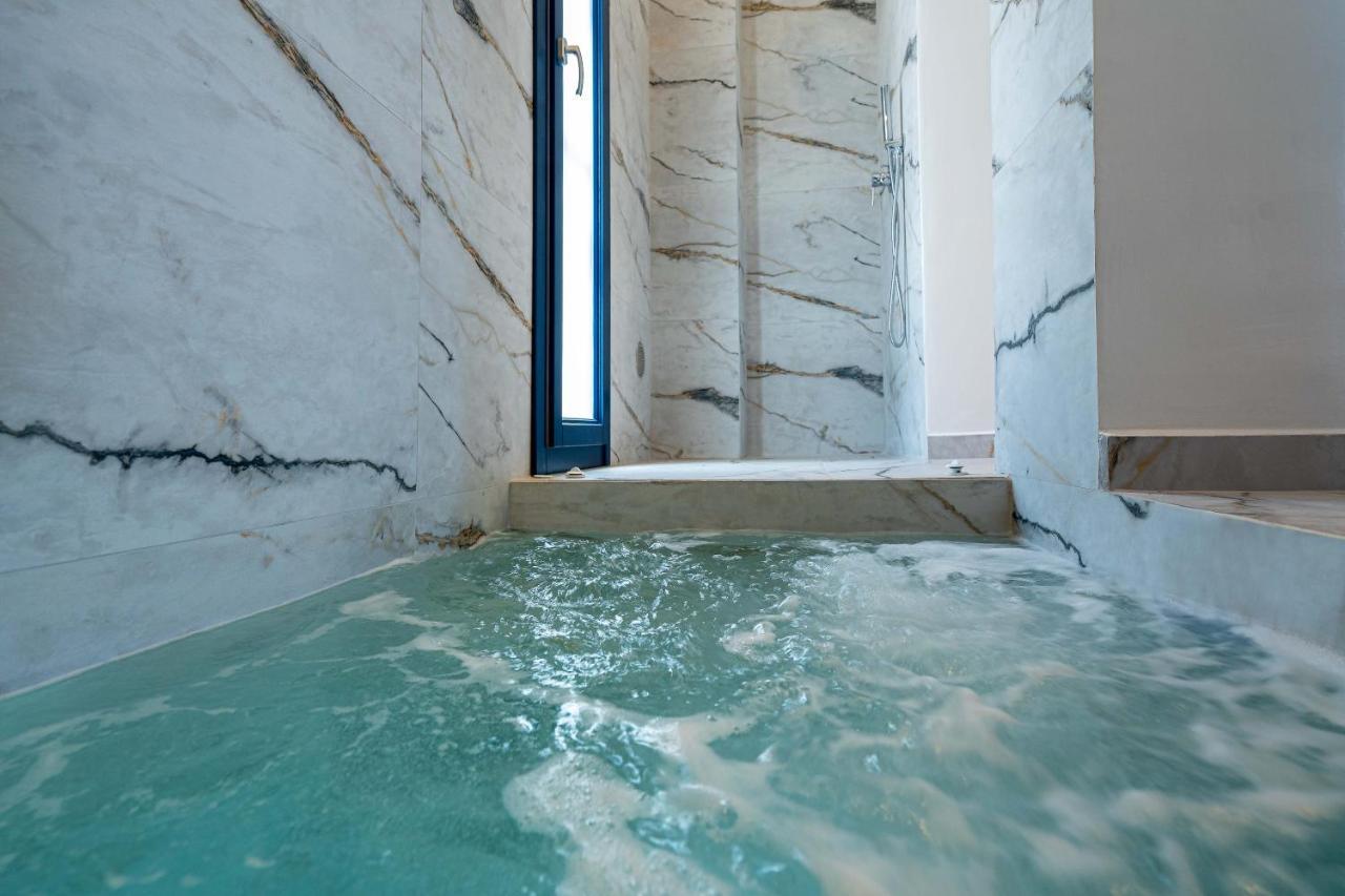 Amera Suites Fira  Bagian luar foto