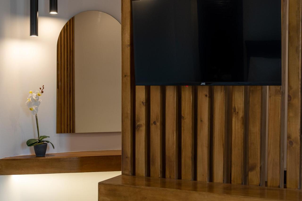Amera Suites Fira  Bagian luar foto