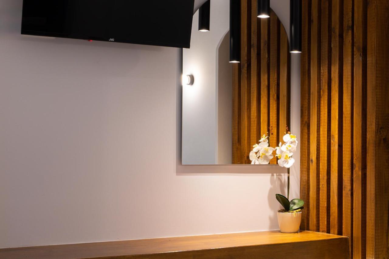 Amera Suites Fira  Bagian luar foto