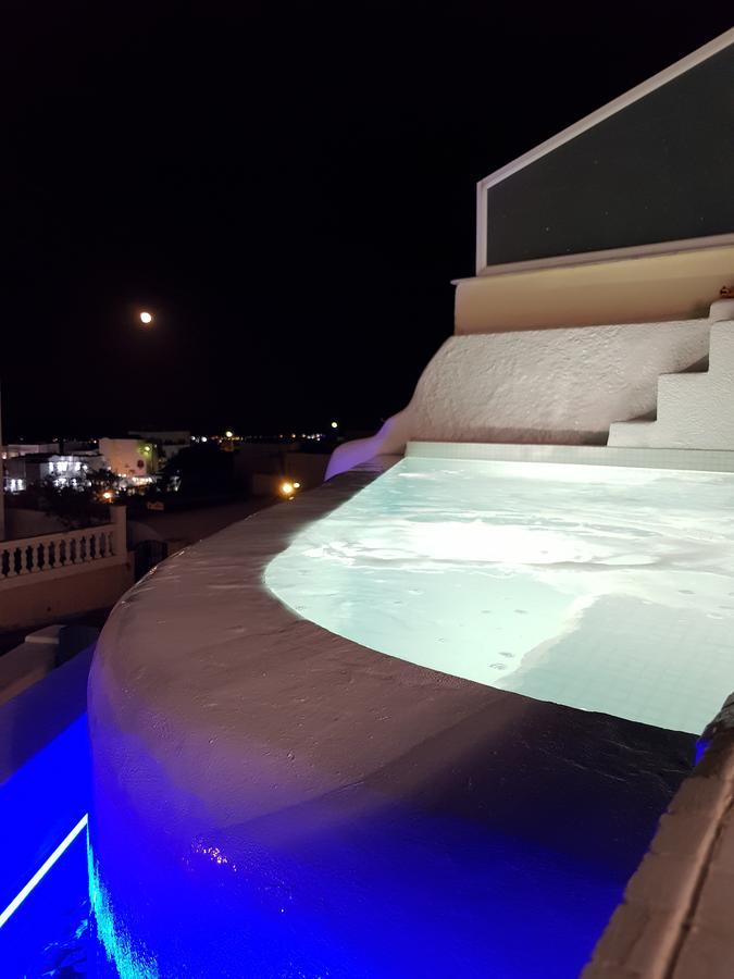 Amera Suites Fira  Bagian luar foto